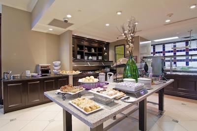 هیلتون گاردن این ترنتو/اجاکس