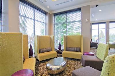 هیلتون گاردن این ترنتو/اجاکس