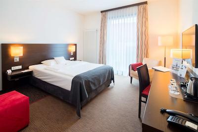 بست وسترن پلاس هتل اُسترتر