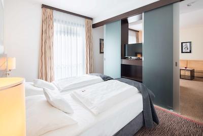 بست وسترن پلاس هتل اُسترتر