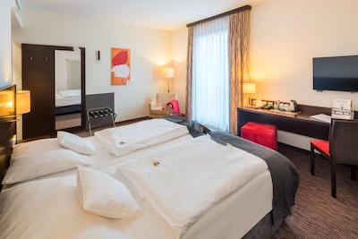 بست وسترن پلاس هتل اُسترتر