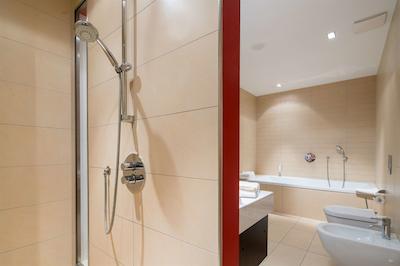 بست وسترن پلاس هتل اُسترتر