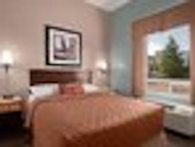 سوپر 8 ادمنتون اسود