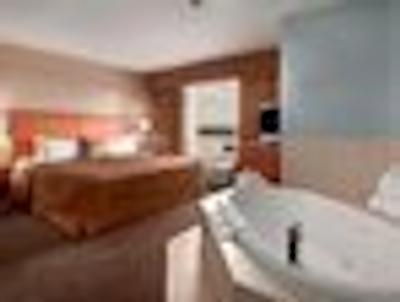 سوپر 8 ادمنتون اسود