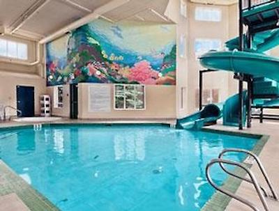 سوپر 8 ادمنتون اسود