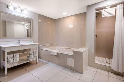 کوالیتی این اند کنفرنس سنتر