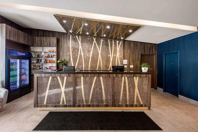 کوالیتی این اند کنفرنس سنتر