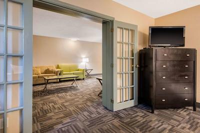 کوالیتی این اند کنفرنس سنتر