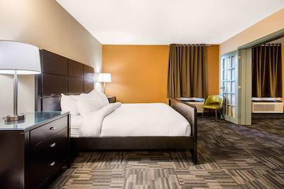 کوالیتی این اند کنفرنس سنتر