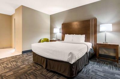 کوالیتی این اند کنفرنس سنتر