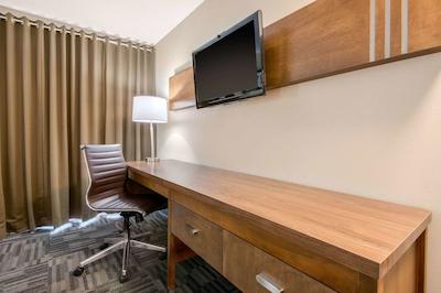 کوالیتی این اند کنفرنس سنتر