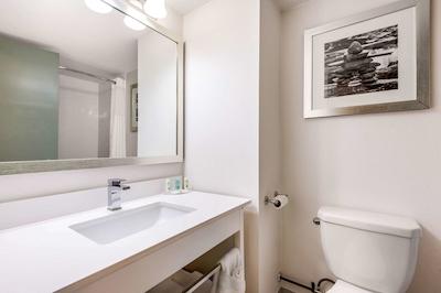 کوالیتی این اند کنفرنس سنتر