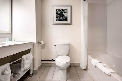 کوالیتی این اند کنفرنس سنتر