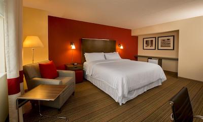 فور پوینتز بای شراتون وینیپگ اینترنیشنال آیرپرت