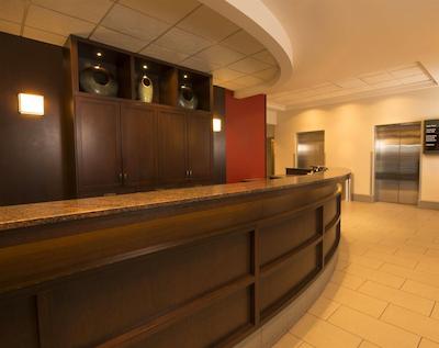 فور پوینتز بای شراتون وینیپگ اینترنیشنال آیرپرت