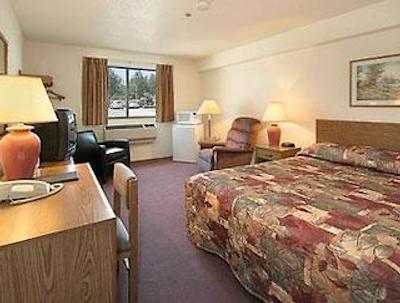 سوپر 8 متل-ساانیچتون ویکتریا آیرپرت