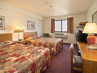 سوپر 8 متل-ساانیچتون ویکتریا آیرپرت