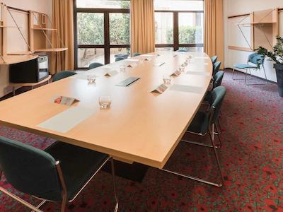 ایبیز انجرز سنتر چاتیو