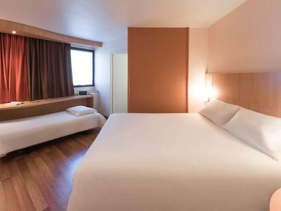 ایبیز انجرز سنتر چاتیو