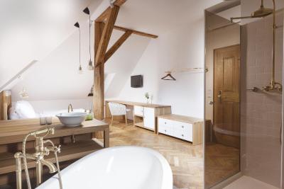 و زلاتیچ نوزک