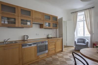 و زلاتیچ نوزک