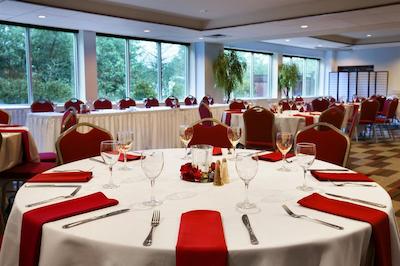 فور پوینتز بای شراتون ویکتریا گاتو