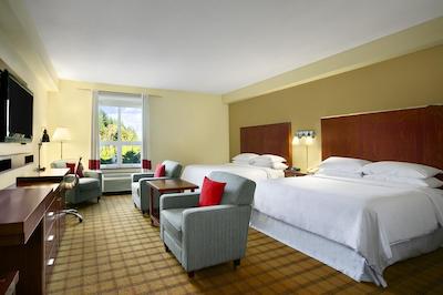 فور پوینتز بای شراتون ویکتریا گاتو