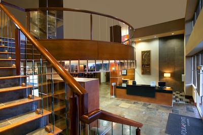 فور پوینتز بای شراتون ویکتریا گاتو