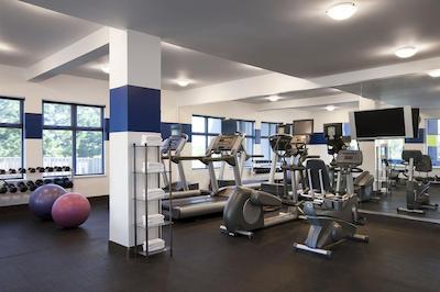 فور پوینتز بای شراتون ویکتریا گاتو