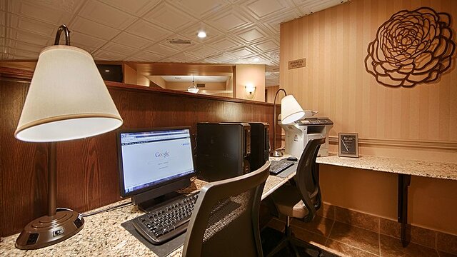 بست وسترن پلاس رس سیتی سویتز