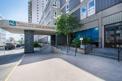 کوالیتی این اند سویتز یلونیف