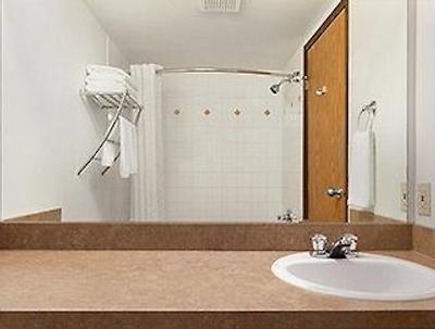 سوپر 8 متل-یلونیف