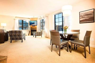 ساندیال بوتیک هتل