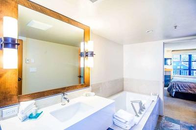 ساندیال بوتیک هتل