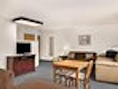 سوپر 8 ویلیامز لاک بک