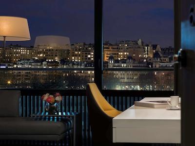 پولمن پاریس ایفل تاور هتل