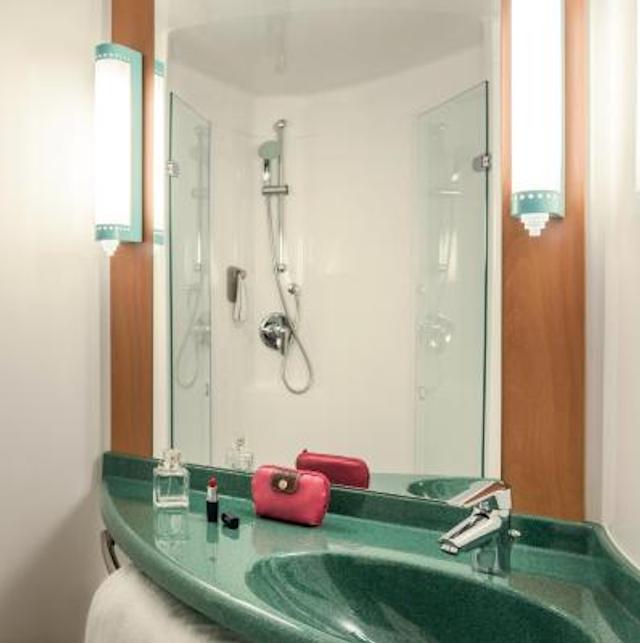 آیبیس پاریس تور ایفل کامبرون 15ام