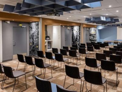 آیبیس پاریس تور ایفل کامبرون 15ام