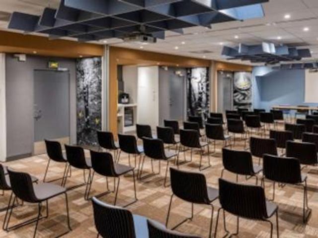 آیبیس پاریس تور ایفل کامبرون 15ام