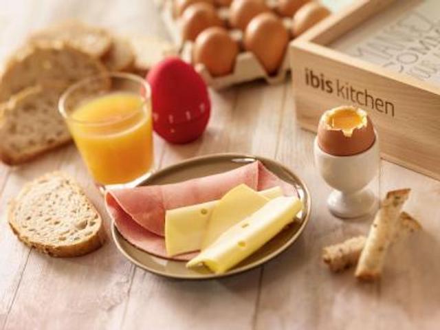 آیبیس پاریس تور ایفل کامبرون 15ام