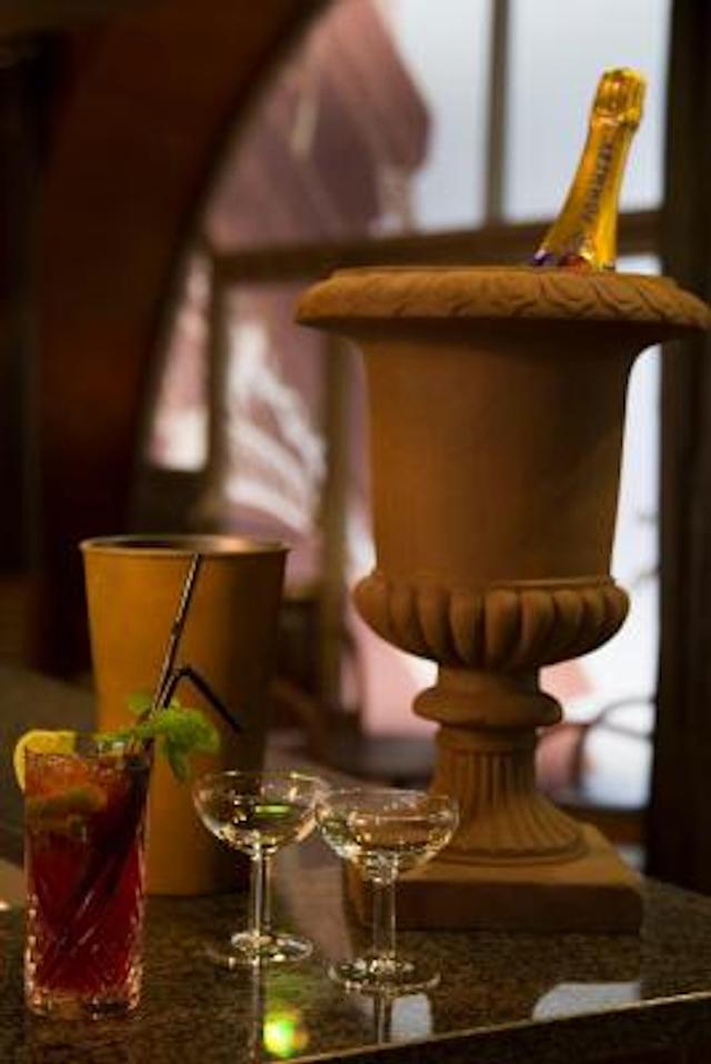 آیبیس پاریس تور ایفل کامبرون 15ام