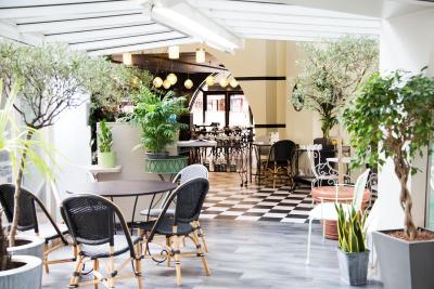 آیبیس پاریس تور ایفل کامبرون 15ام