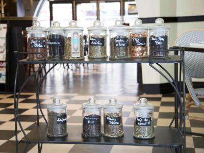 آیبیس پاریس تور ایفل کامبرون 15ام