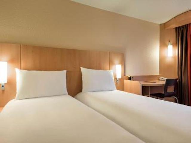 آیبیس پاریس تور ایفل کامبرون 15ام