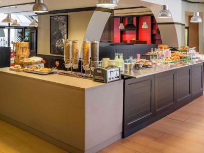 آیبیس پاریس تور ایفل کامبرون 15ام