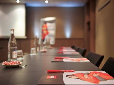 هتل ایبیز لرینت سنتر گار