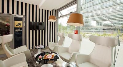 رسیدهم پاریس ایسی-لس-مولیناکس