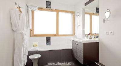 رسیدهم پاریس ایسی-لس-مولیناکس