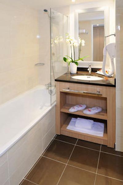 رسیدهم پاریس ایسی-لس-مولیناکس