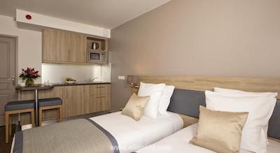 رسیدهم پاریس ایسی-لس-مولیناکس